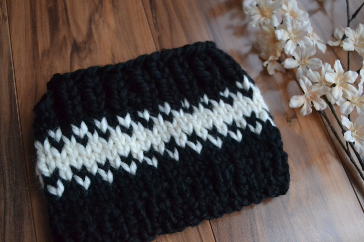 KNITTING PATTERN DIY Messy Bun Beanie Black White Fair Isle Print Women's Warm Wool Ponytail Hat Cap Toque