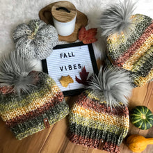 Load image into Gallery viewer, KNITTING PATTERN pumpkins, Easy knit Pumpkins , Hand Knitted pumpkins, Fall knit decor, knitted pumpkins, autumn decorations